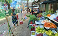 Ngày đầu siêu thị ở Nha Trang mở cửa lại, người dân bỡ ngỡ dùng mã QR