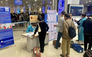 Sân bay Nội Bài hỗ trợ khách khai báo y tế để không kẹt dịp nghỉ lễ 30-4