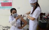 Bắt đầu tiêm vắc xin ngừa COVID-19 ở điểm nóng Bắc Giang, Bắc Ninh