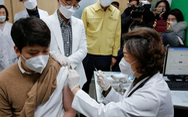 Bị liệt sau tiêm vắc xin, một nhân viên y tế Hàn Quốc được công nhận 'tai nạn lao động'