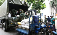 Bộ Tư lệnh Vùng 1 Hải quân tặng TP.HCM 20 tấn gạo