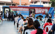 Thái Lan tăng tốc phủ vắc xin 50% dân số, người dân học sống chung với virus