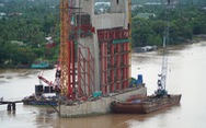 Sập giàn giáo trụ tháp chính cầu Mỹ Thuận 2, một công nhân mất tích?