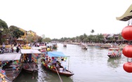 Đi thuyền trên sông Hoài, ngắm phổ cổ Hội An thơ mộng ngày đầu xuân