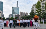 Lãnh đạo TP.HCM dâng hoa tưởng niệm Chủ tịch Hồ Chí Minh