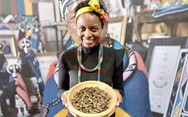Kỹ sư hóa học người Nam Phi biến côn trùng thành thức ăn vặt