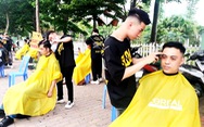 Cuộc thi ‘Lan tỏa năng lượng tích cực 2022’: Những bạn trẻ cắt tóc miễn phí trên vỉa hè thủ đô