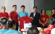 Đại sứ quán Việt Nam tại Thái Lan động viên tuyển thủ trước trận chung kết