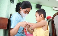 Đưa con nhỏ ung thư từ Đắk Lắk về TP.HCM cấp cứu với 800.000 đồng trong túi