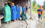 Chống bão Kalmaegi: Miền núi xuất hiện vết nứt dài, sơ tán dân khẩn cấp, vùng biển chằng nhà cửa