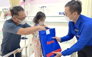 Bạn đọc Tuổi Trẻ tiếp sức chiến binh hoa mặt trời