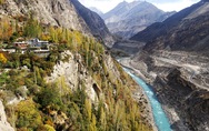 Vượt ‘kỳ quan thứ 8’ đến thung lũng sắc màu ở Pakistan