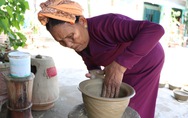 Độc đáo nghề 'làm bằng tay, xoay bằng mông' ở Ninh Thuận