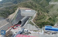 Trung Quốc xây hầm xuyên núi chuẩn bị cho Olympic 2022