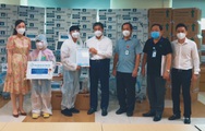 Trao tặng trang thiết bị phòng, chống dịch COVID-19 cho Bệnh viện Đại học Y dược TP.HCM