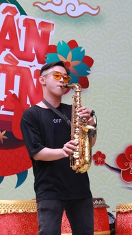Flex những tiết mục chơi nhạc cụ, biểu diễn thời trang từ teen Nguyễn Du