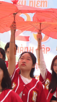 Teen Trung học Thực hành Đại học Sư phạm cháy hết mình với cuộc thi flashmob