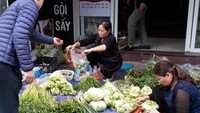 Rau ở Hà Nội đắt 4-5 lần so với ngày thường, mai sẽ giảm? Rau ở Hà Nội đắt 4-5 lần so với ngày thường, mai sẽ giảm?