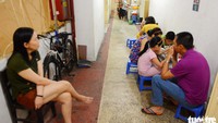 'Cuộc chiến' hai hộ đối diện nhau ở chung cư đột ngột chấm dứt 'Cuộc chiến' hai hộ đối diện nhau ở chung cư đột ngột chấm dứt