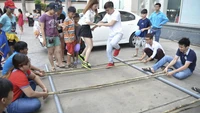 Bất ngờ với những người hàng xóm chung cư 'nhiều chuyện' Bất ngờ với những người hàng xóm chung cư 'nhiều chuyện'