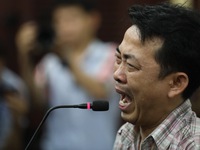 Giám đốc VN Pharma Nguyễn Minh Hùng khóc nức nở tại tòa