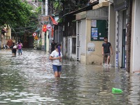 Áp thấp vào, thành phố Vinh ngập trong nước