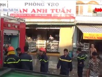 Cháy nhà trọ, khách vội gom hành lý thoát ra ngoài