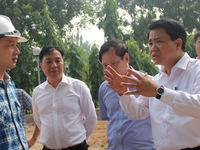 Chủ tịch Hà Nội kiểm tra đột xuất việc chặt cây xanh