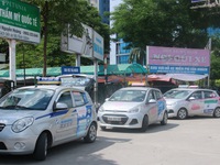 Hiệp hội Vận tải Hà Nội thừa nhận taxi thua cuộc trước Uber, Grab
