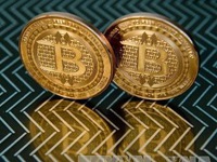 Giá trị đồng tiền ảo Bitcoin vượt mốc kỷ lục 10.000 USD