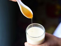 Thực hư mật ong uống với sữa đậu nành gây chết người