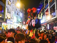 Người Việt cũng đổ xô đến phố Tây Bùi Viện chơi Halloween