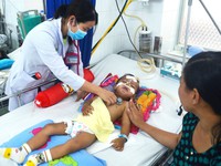 Trắng đêm ở bệnh viện nhi