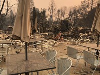 Cháy rừng Cali chưa dứt, dân phải hứng không khí độc hại