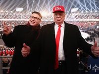 Trump và Kim Jong Un giả bị đuổi khỏi khai mạc Olympic Pyeongchang?