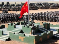 Quân đội Trung Quốc phô diễn sức mạnh để… xin thêm tiền