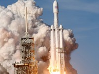 SpaceX phóng tên lửa mạnh nhất thế giới hướng về sao Hỏa