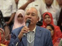 Cựu thủ tướng Malaysia từ chức chủ tịch đảng, chủ tịch liên minh