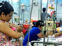 Trẻ táo bón cần điều trị sớm