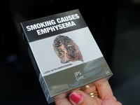 Úc thắng kiện về thuốc lá không nhãn mác