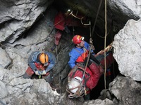 Cuộc giải cứu nhà vật lý trong hang động sâu nhất nước Đức
