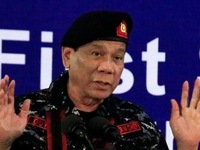 Ông Duterte: &quot;Cảnh sát, quân đội cứ bắn nếu tôi tham quyền&quot;