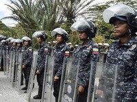 Phe đối lập Venezuela kêu gọi quân đội ngừng ủng hộ Maduro