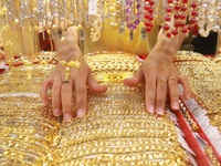 Căng thẳng Mỹ - Iran, giá vàng lên 44,45 triệu đồng/lượng