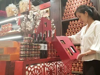 Củ sâm, mật ong... cái gì bổ khỏe cho vào giỏ quà Tết