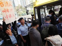 Người Hong Kong giận dữ xua đuổi du khách Trung Quốc