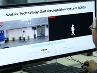 Không cần lộ mặt, con người có thể bị nhận diện bằng dáng đi