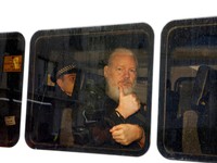 Ông trùm WikiLeaks bị bắt, vì sao?