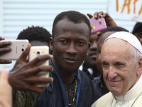 Đức Giáo hoàng tặng nửa triệu đô cho người di cư