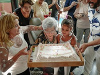 Ngạc nhiên Cuba: Lương 30USD, thọ trung bình 79,5, 2.070 người trên 100 tuổi